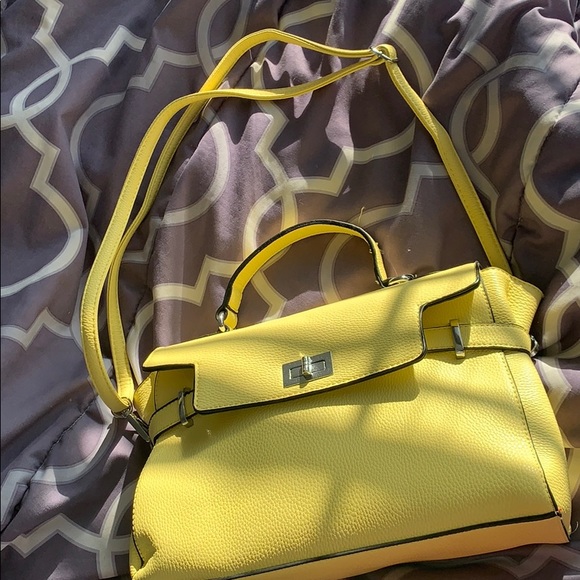Yellow cross body bag with Handel. - Picture 2 of 2
